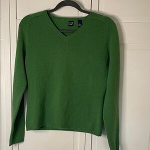 GAP Classic 100% Lambswool Green V-Neck Sweater Size Small